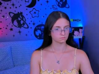 caroline-honeyy1