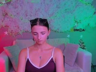 caroline-honeyy1