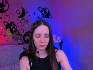caroline-honeyy1