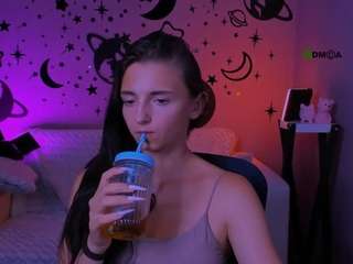 Live cam show with caroline-honeyy1