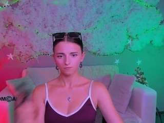 caroline-honeyy1
