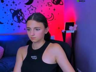 caroline-honeyy1