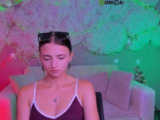 caroline-honeyy1
