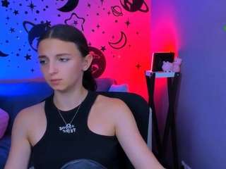 caroline-honeyy1