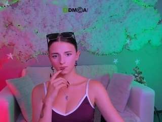 caroline-honeyy1