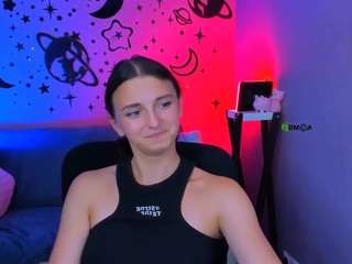 caroline-honeyy1