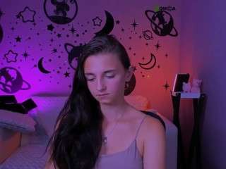 caroline-honeyy1
