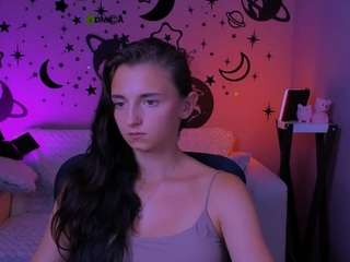 caroline-honeyy1