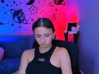 caroline-honeyy1
