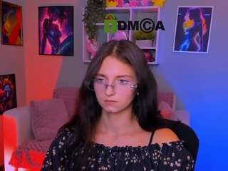 caroline-honeyy1