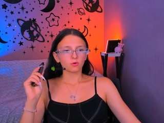 caroline-honeyy1