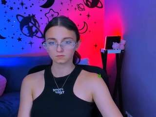 caroline-honeyy1