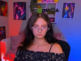 caroline-honeyy1