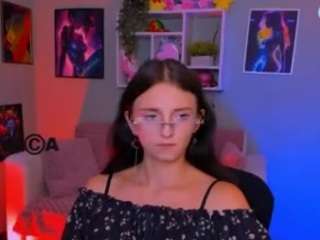 caroline-honeyy1