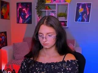 caroline-honeyy1