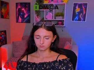 caroline-honeyy1