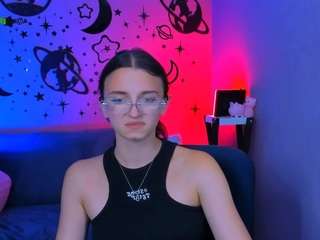 caroline-honeyy1