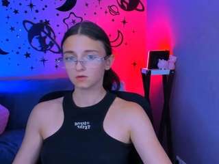 caroline-honeyy1