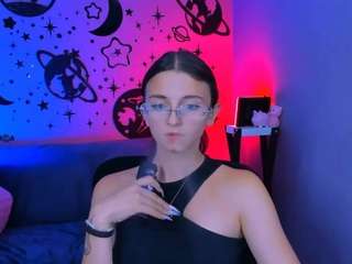 caroline-honeyy1