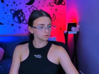 caroline-honeyy1
