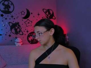 caroline-honeyy1