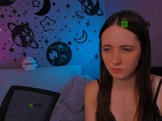 caroline-honeyy1