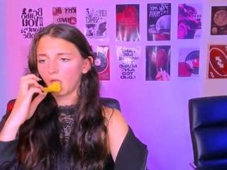 caroline-honeyy1 live