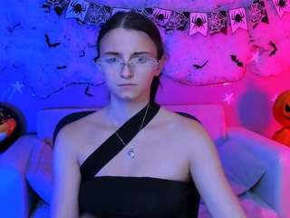 caroline-honeyy1