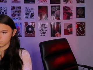 caroline-honeyy1