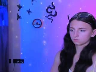 caroline-honeyy1