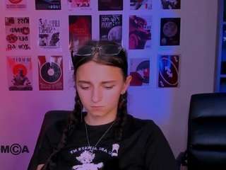 caroline-honeyy1