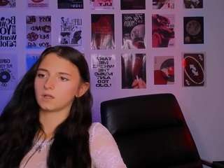 caroline-honeyy1