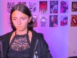 caroline-honeyy1