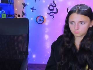 caroline-honeyy1