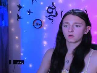 caroline-honeyy1