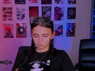 caroline-honeyy1
