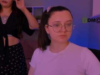 Live cam show with nymira1