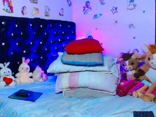 shantaltsfoxx live cam preview
