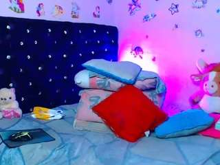 Shantaltsfoxx's live stream
