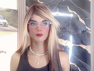 le modèle emma-miler est en webcam porno dans un show sur le site camsoda, il possède les tags suivants: anal toys,average,blonde hair,brown eyes,dirty talk,orgasm,spank,tease,white,hd