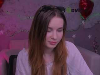 angie-foxy1 live webcam show
