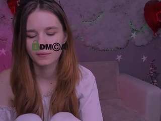 angie-foxy1 live webcam show