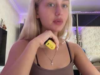 le modèle renearichardt est en webcam porno dans un show sur le site camsoda, il possède les tags suivants: hd
