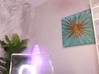 le modèle miraxmonroe est en webcam porno dans un show sur le site camsoda, il possède les tags suivants: ahegao,black hair,body massage,brown eyes,camel toe,curvy,dirty talk,drinking,lovense,moaning,no smoking,small tits,striptease,toys,twerk,hd