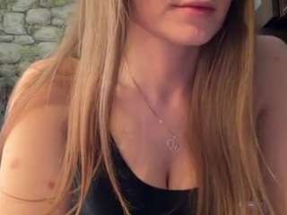 BonnyDeee live cam preview