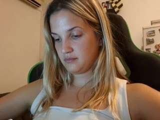 Laraedonnel's cam show statistics and live stream