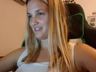 Lara live webcam show