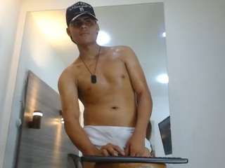 lelehott01 live webcam show