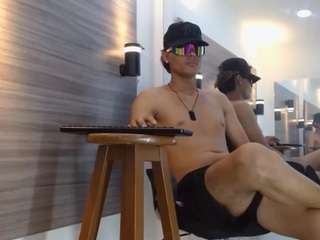 lelehott01 live webcam show
