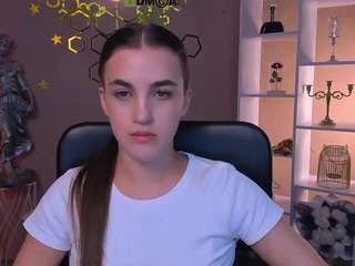 le modèle rous-mine est en webcam porno dans un show sur le site camsoda, il possède les tags suivants: ahegao,small tits,mature,natural,nature,no drinking,no smoking,normal,sexy,skinny,solo,lush,spank,strip,tattoos,tease,teen 18,wet,white,young adult